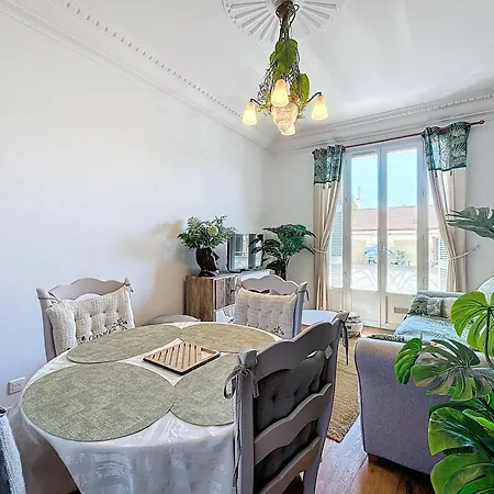 T2 Climatise Au Coeur De Juan Les Pins - 200m De La Antibes