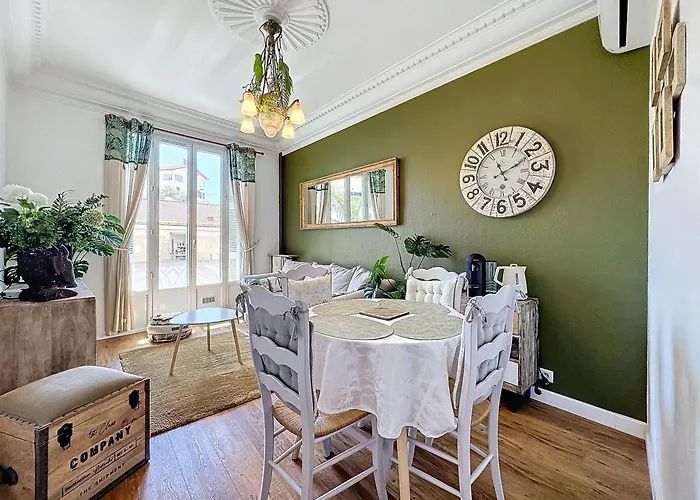 T2 Climatise Au Coeur De Juan Les Pins - 200m De La Antibes